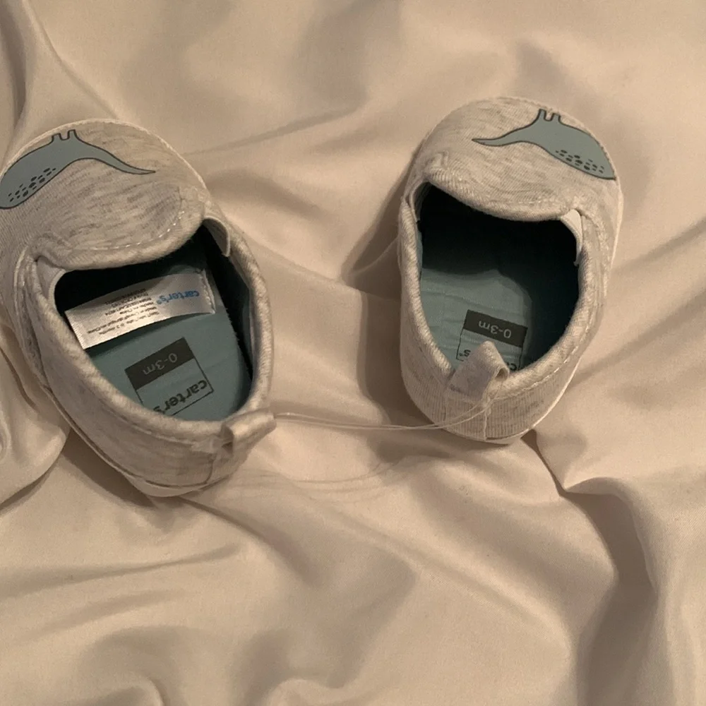 NWOT Carter’s Gray Newborn Shoes with Green Dinosaur 0-3 Months